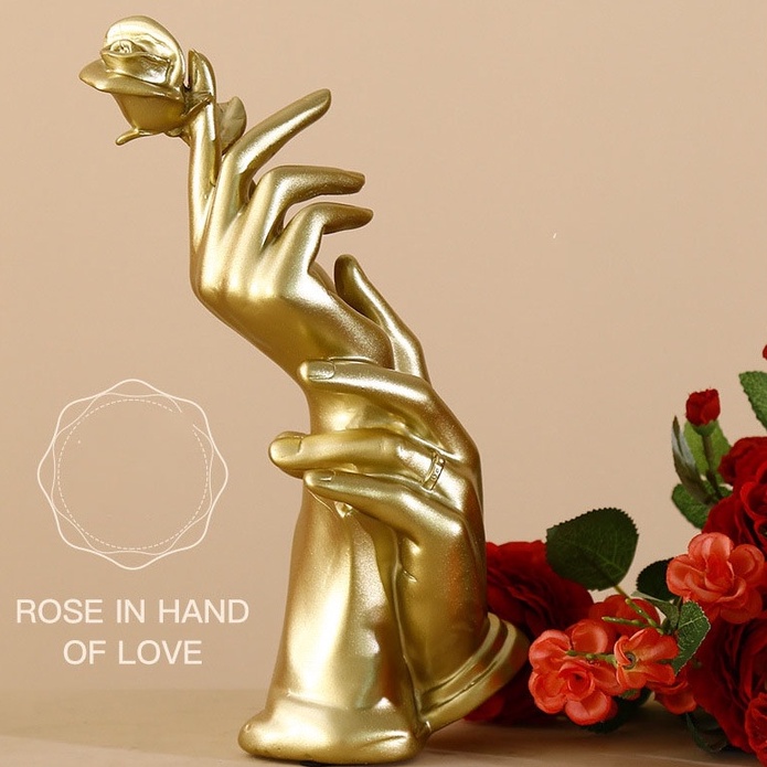 Tượng Bàn Tay Vàng Cầm Hoa Hồng decor nhà cửa