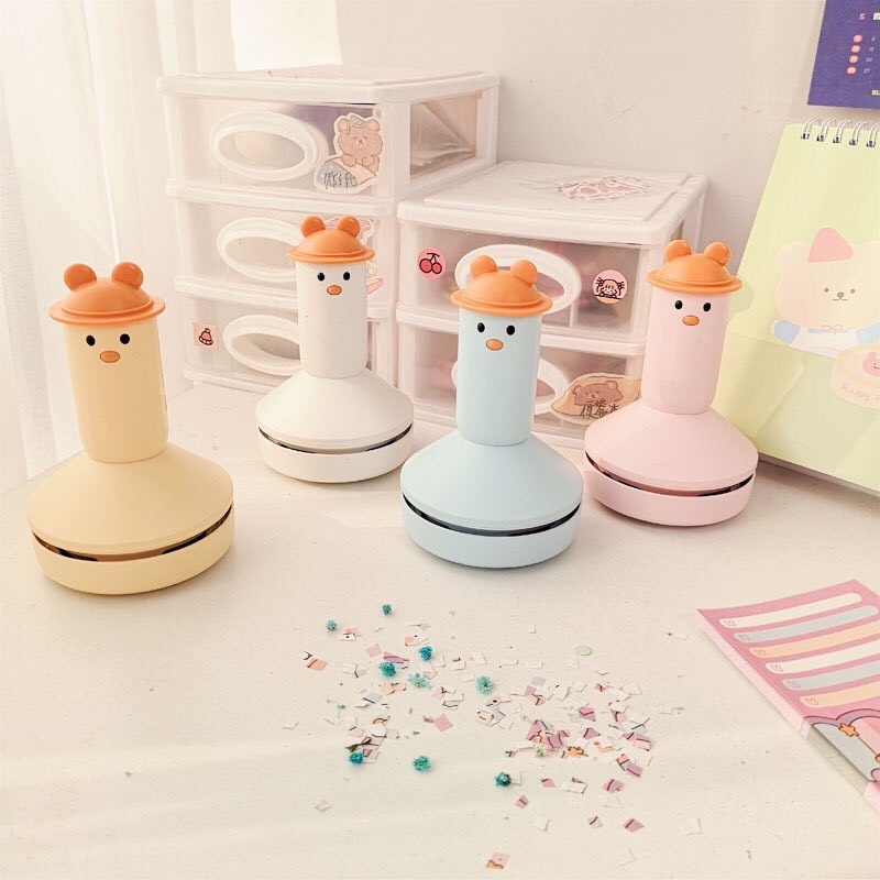 Máy hút bụi mini cầm tay, tiện dụng trong văn phòng, oto, gia đình, tặng kèm đầu hút nhỏ và chổi quét đáng yêu