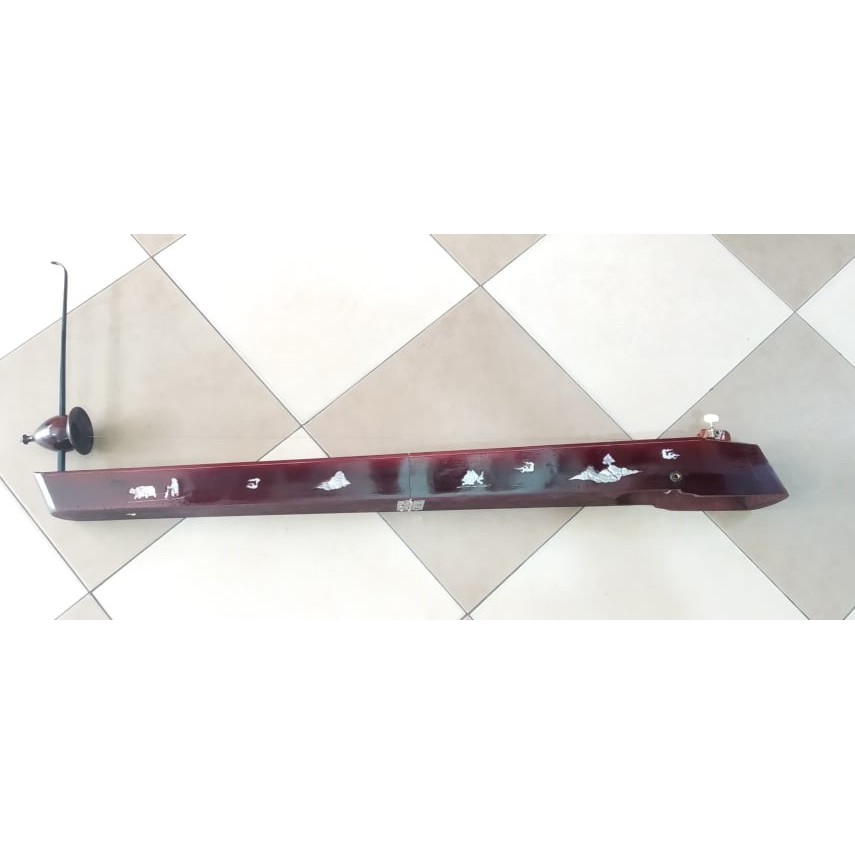 Đàn bầu Việt Nam khảm trai gấp gọn.