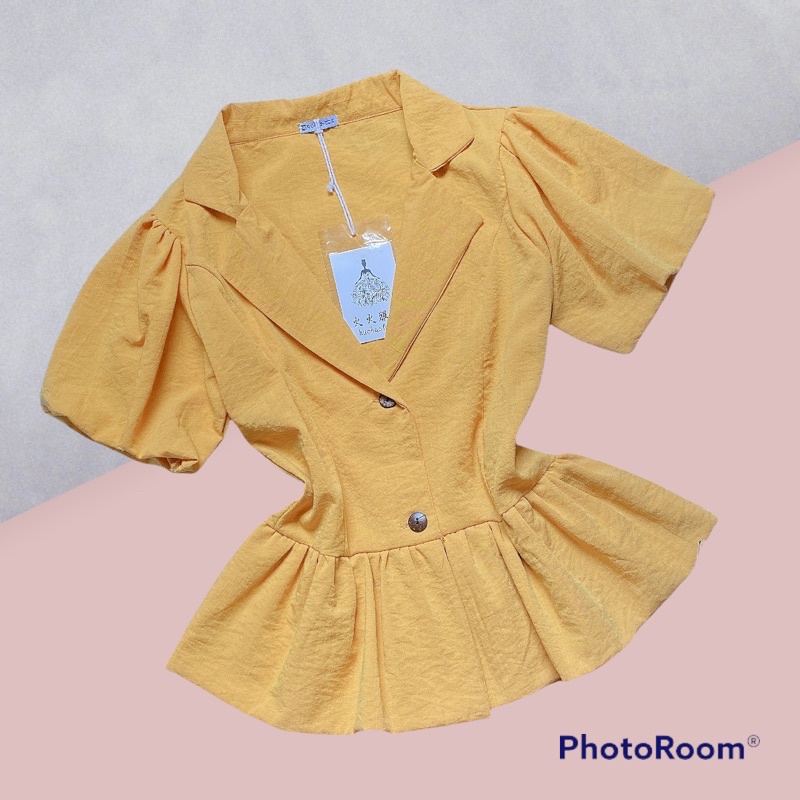 ÁO PEPLUM CỔ VEST TAY PHỒNG NÚT GỖ