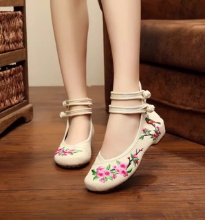Giày vải thêu( sẵn e đỏ size 36. Hàng oder)