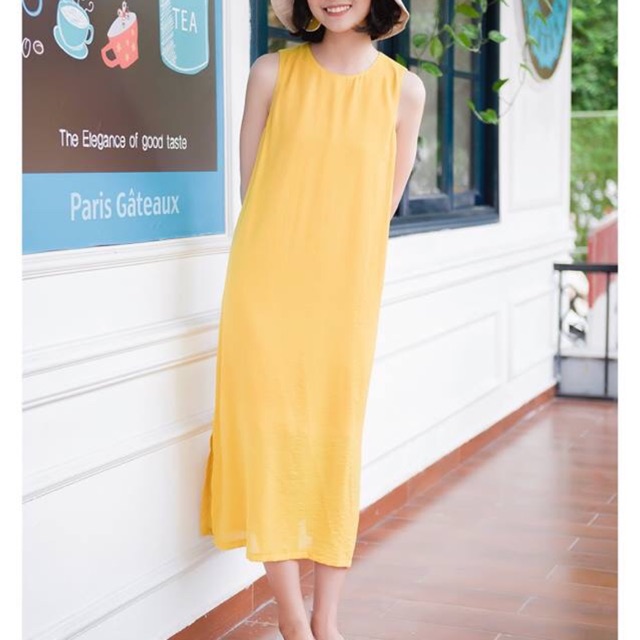 Mẫu đầm form suông đơn giản nhưng với màu vàng rạng rỡ như thế này thì các nàng ko sợ ko nổi bật trong đám đông nha 🍕