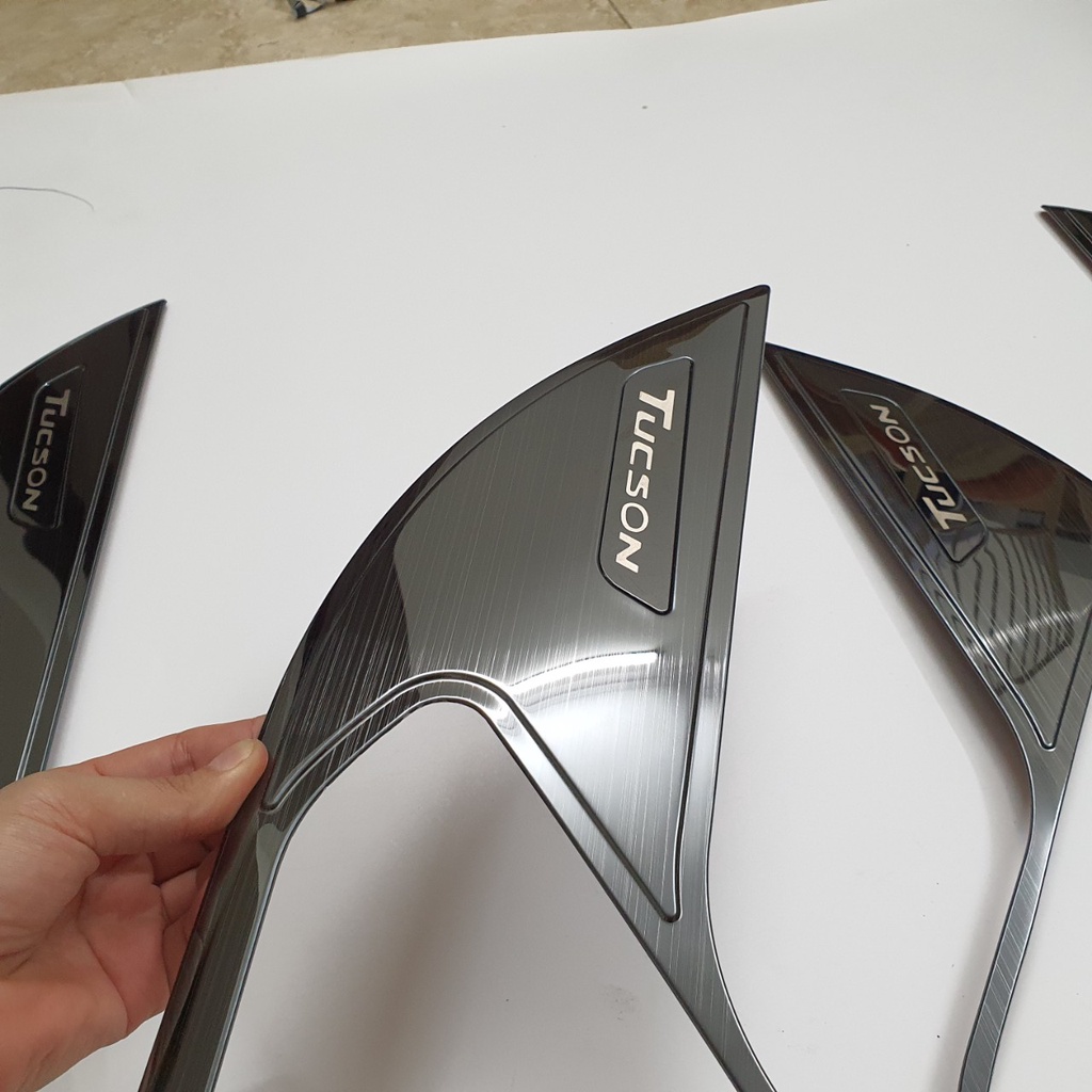 Ốp Tapli cánh cửa  Hyundai Tucson 2022 Titan Cao Cấp,