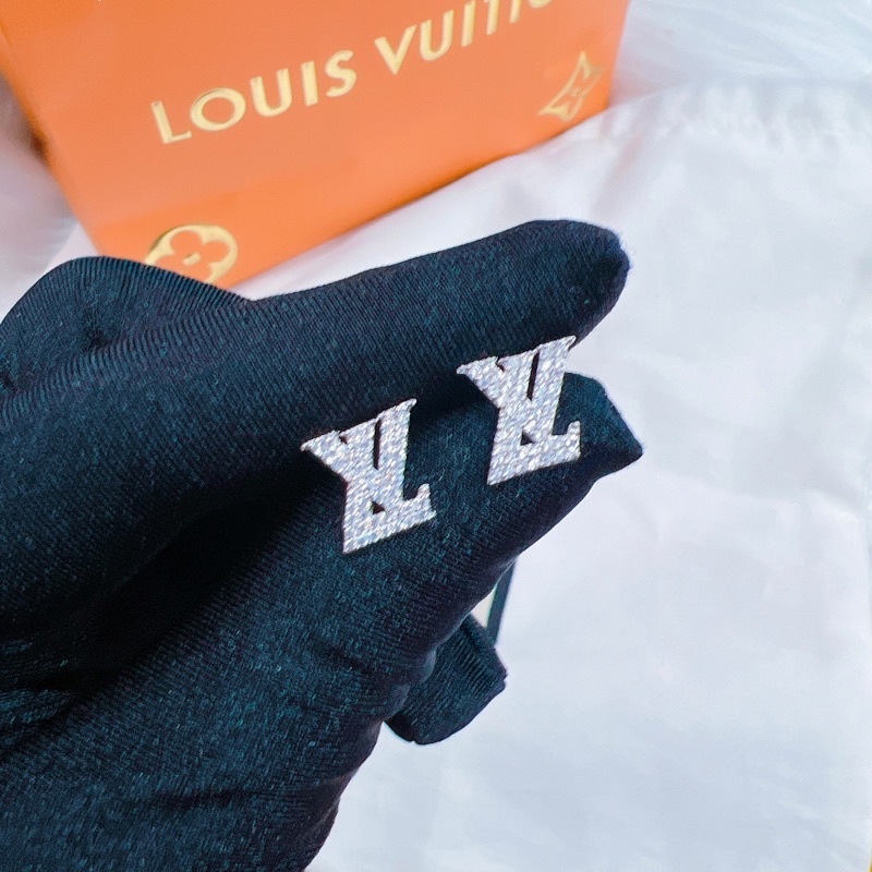 Bông tai chữ V đính xoàn Italy mạ bạch kim