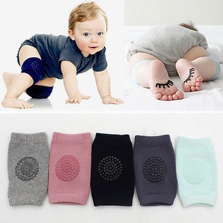 Tất bảo vệ đầu gối cho bé tập bò có chống trượt