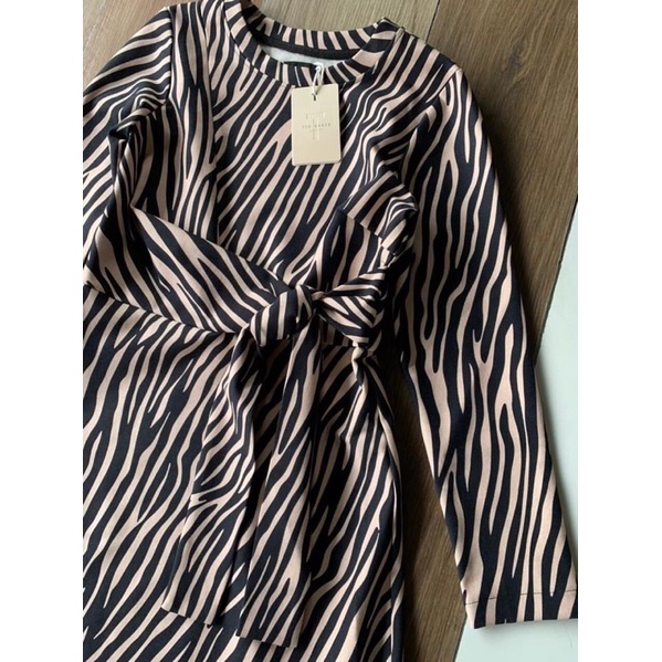 Đầm Ted baker hoạ tiết có dây cột eo