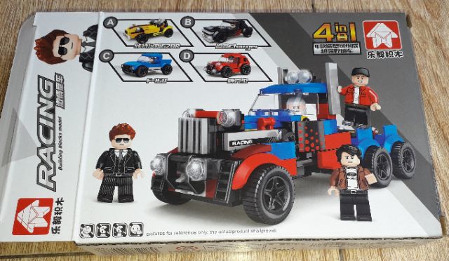 Lắp ráp 1 hộp LegoRacing siêu xe 31007 có nhiều chi tiết bằng nhựa ABS