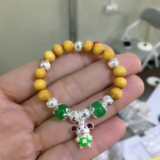 Vòng dâu tằm mix charm heo ngộ nghĩnh
