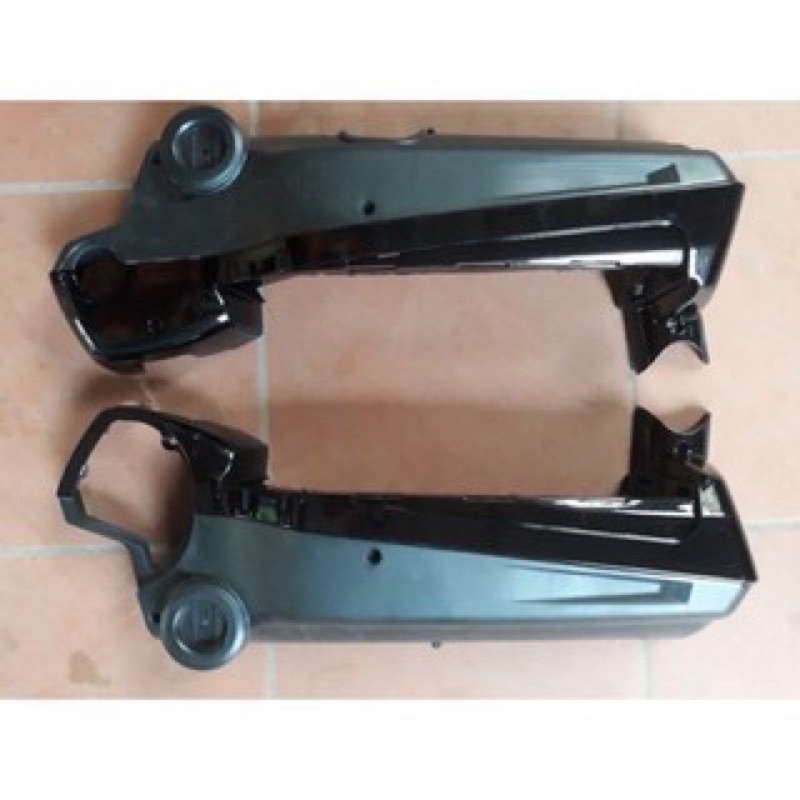 Quây bình hai bên xe điện 133M, Ốp sườn hai bên xe điện 133M