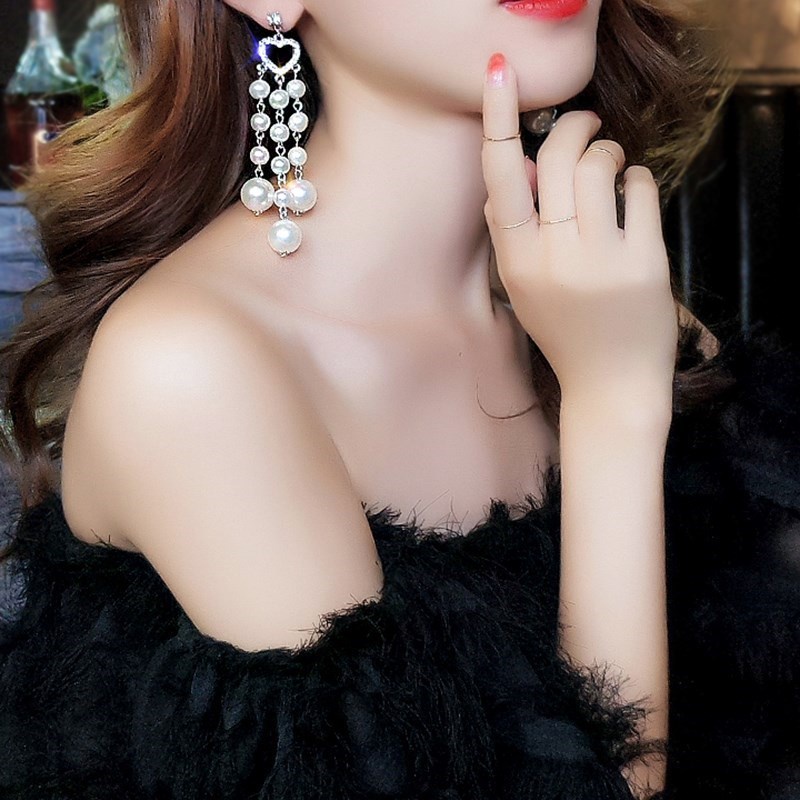 Đôi Bông Tai Sợi Dài Họa Tiết Trái Tim Thời Trang Sành Điệu Cho Nữ