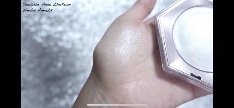 Highlight Fenty Diamond Bomb