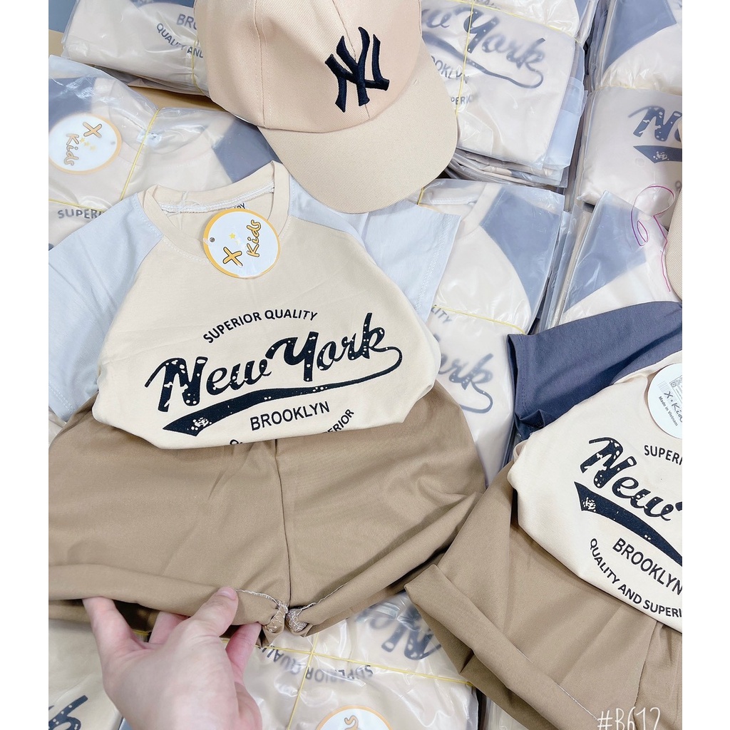 Bộ cộc tay bé trai, bộ quần áo N.Y phối vai khỏe khoắn tặng kèm mũ cho bé