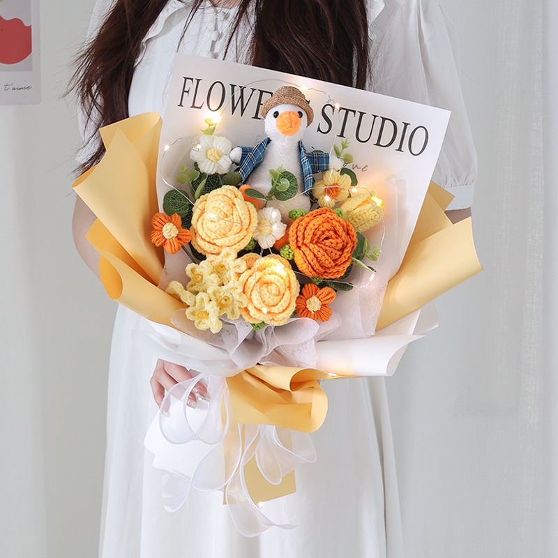 Búp Bê Đan Len Thủ Công Hình Chú Gấu Và Dâu Tây Dễ Thương Dùng Làm Quà Tặng Cho Bạn Gái