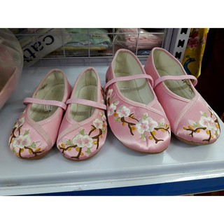 SALE Giày thêu hoa đào cho bé size 27
