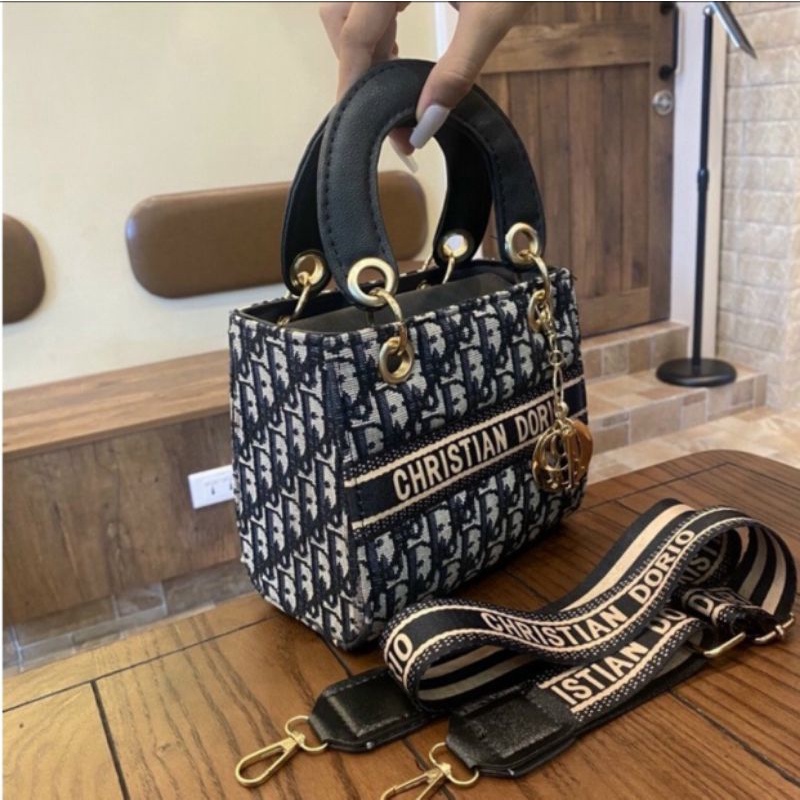 Túi xách nữ đeo chéo cầm tay dáng vuông thời trang cao cấp đẹp đi chơi giá rẻ QH304