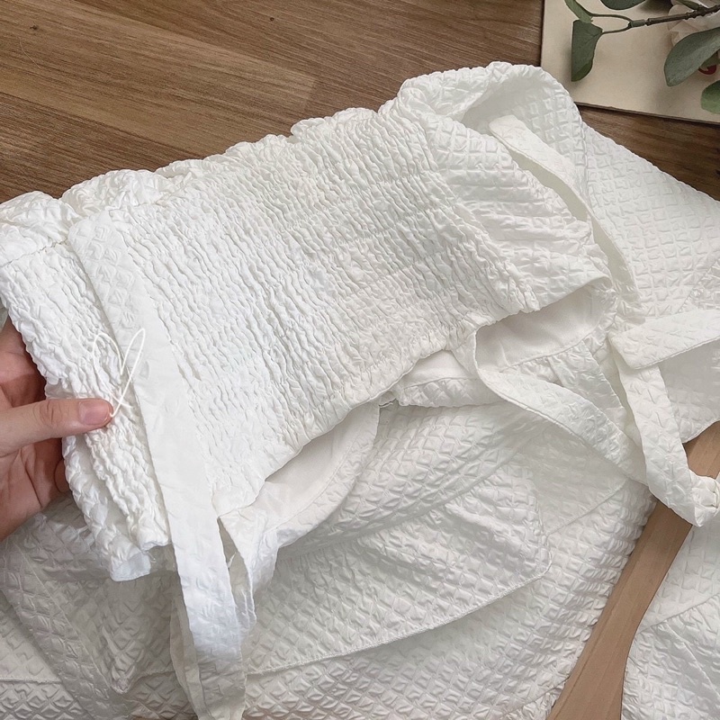 ĐẦM TRẮNG XỐP HOA 2S CỘT VAI LAI TẦNG