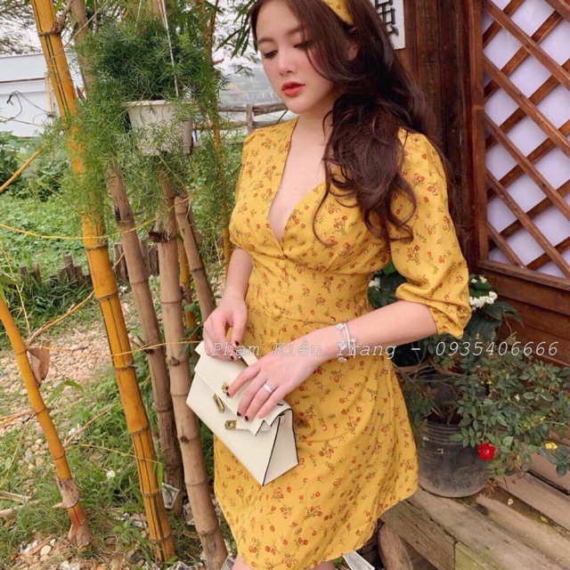 Váy hoa nhí vàng