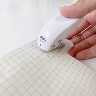 Dụng Cụ Dập Bấm Lỗ Giấy Binder Deli Puncher