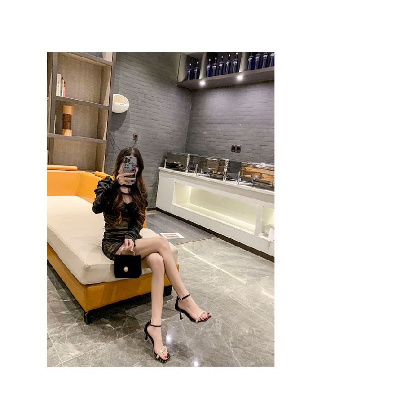 Giày Sandal Cao Gót Hở Ngón Mũi Vuông Đính Đá Thời Trang Mùa Hè Hàn Quốc 2022 Dành Cho Bạn Nữ