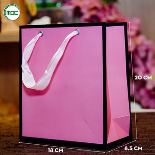 Combo 20 túi giấy đựng mỹ phẩm size 20x18x8,5cm màu hồng mã 29