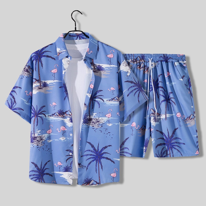 Bộ đồ đi biển gồm áo tay ngắn in hoa và quần dáng rộng phong cách Hawaii dành cho nam