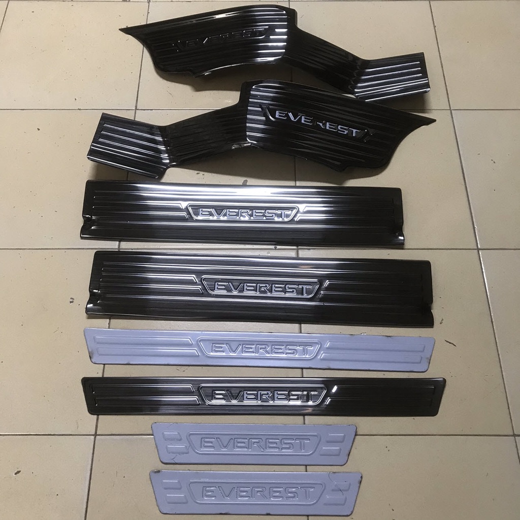 Ốp bậc cửa trong ngoài Ford Everest 2023 - Vân TiTan
