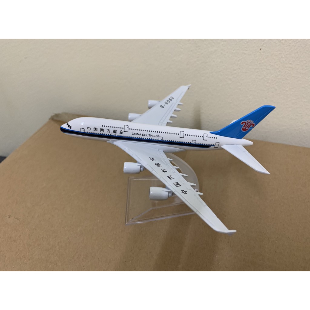 Mô hình máy bay China Southrn 16cm + đế trưng bày