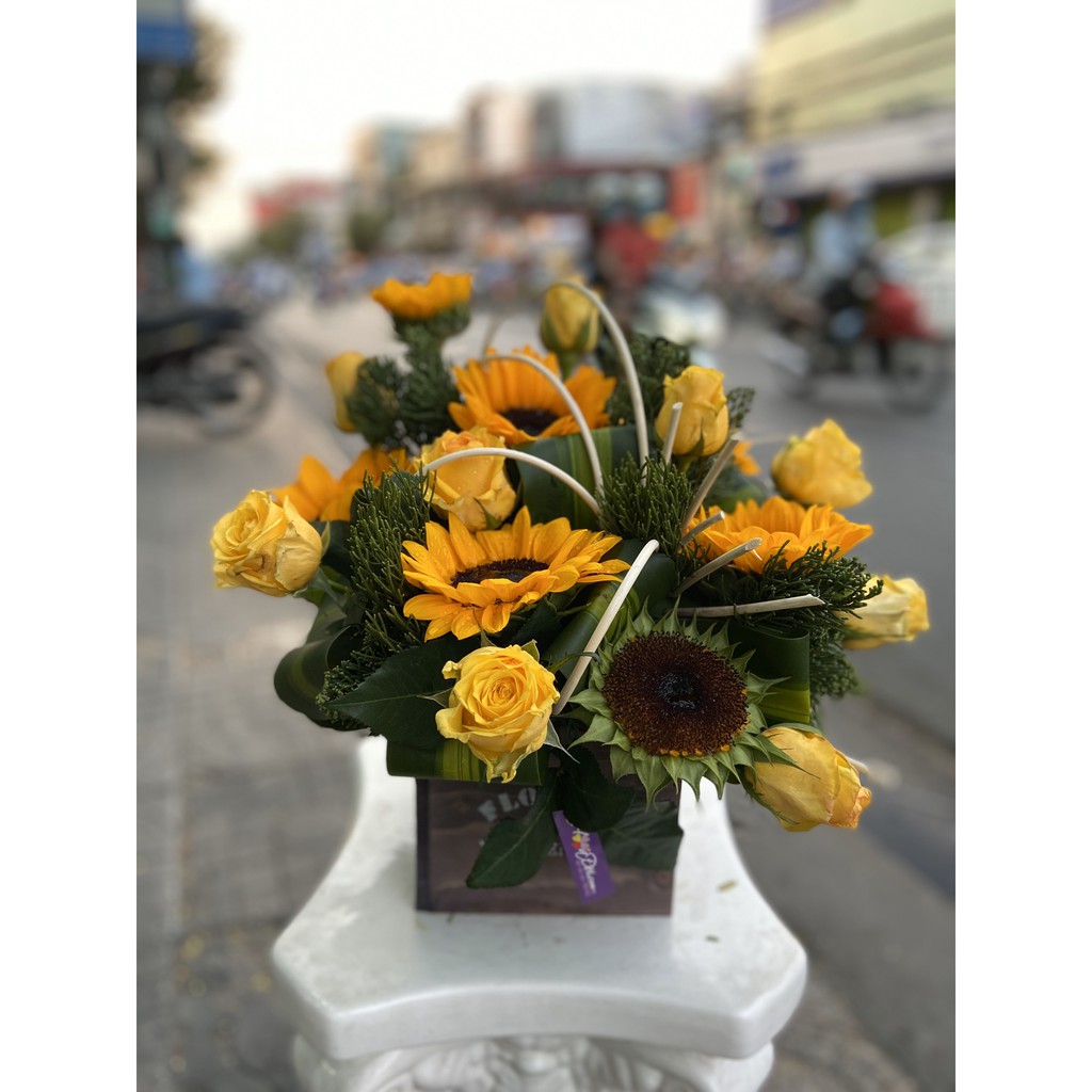 Hộp hoa tặng thầy cô 20/- hoa để bàn thầy cô- Hoa Tươi-Hộp Hoa Hướng Dương-Hoa Hồng