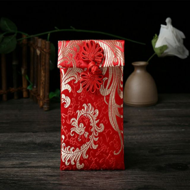 Bao lì xì cưới vải gấm dập vân chìm sang trọng, kết miếng ngọc tài lộc