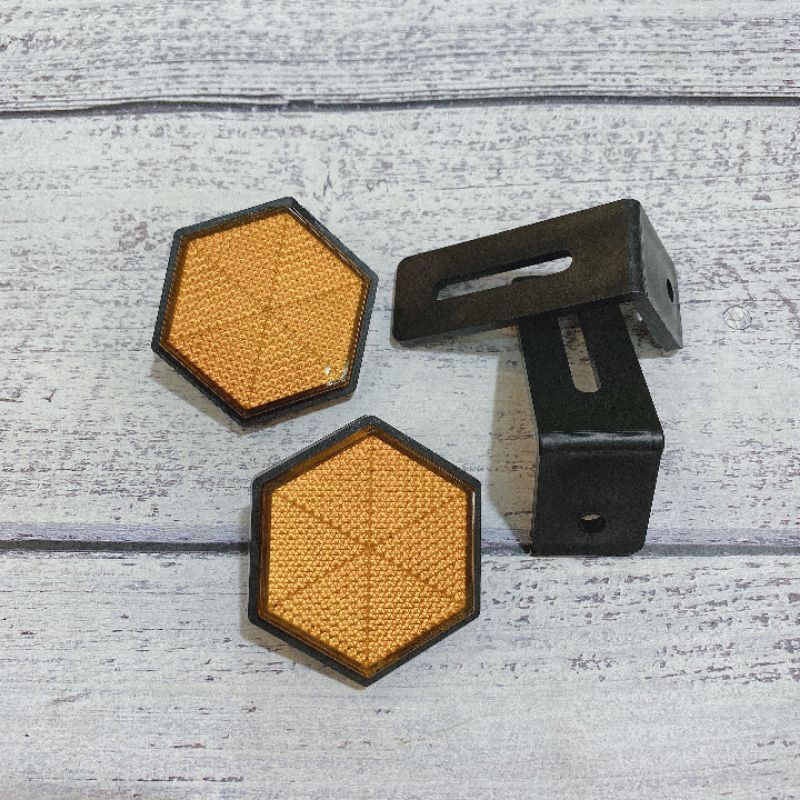 Mắt mèo phản quang hình lục giác kèm pát sau bảng số màu sắc đa dạng