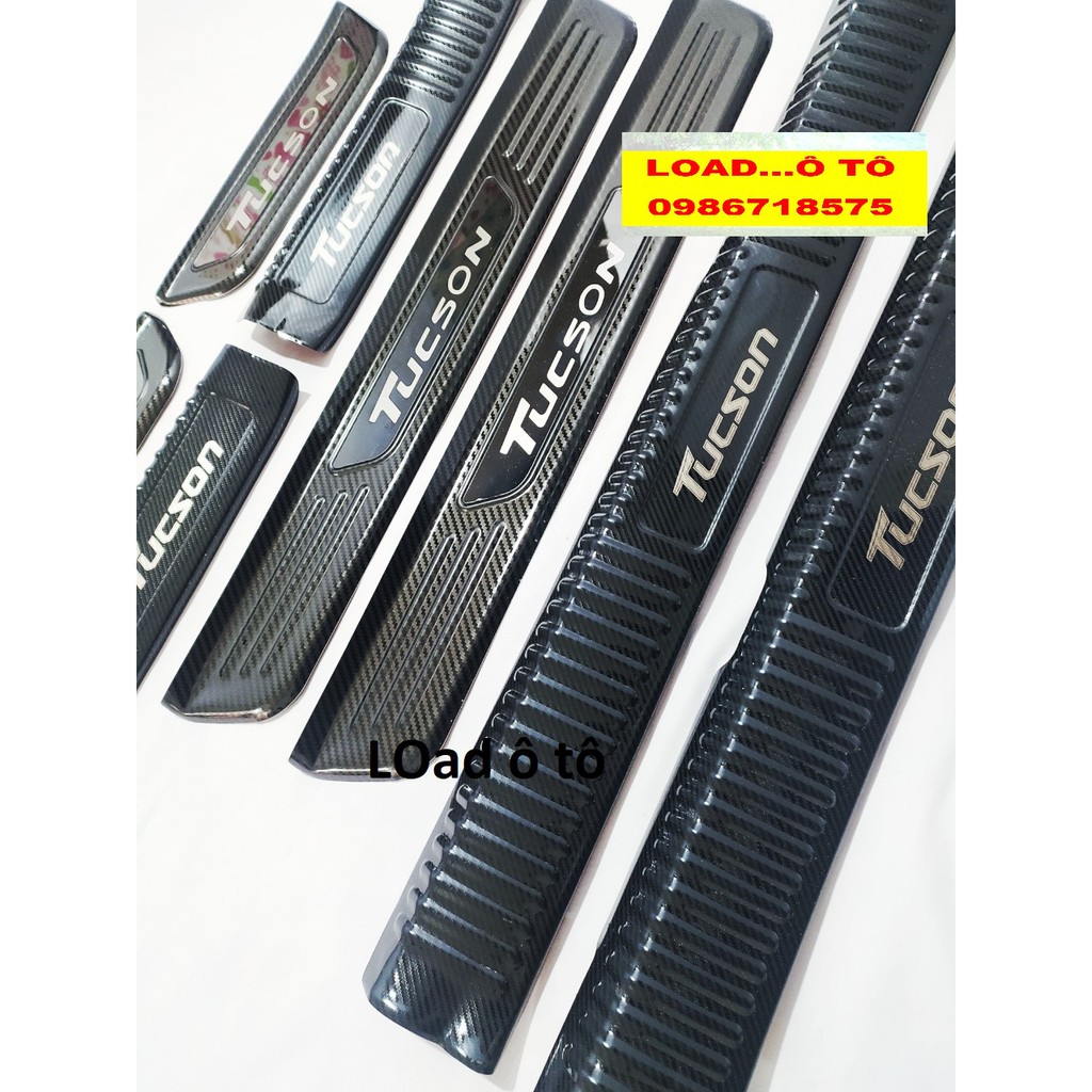 Ốp Bậc Cửa, Nẹp Bước Chân Trong Ngoài Xe Huyndai Tucson 2022-2018 Mẫu Vân Carbon Cao Cấp
