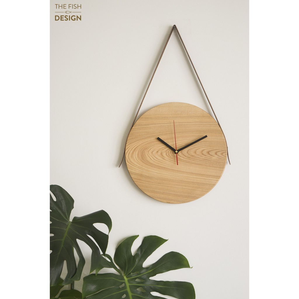 Đồng hồ gỗ treo tường dây da the fish design | wall clock