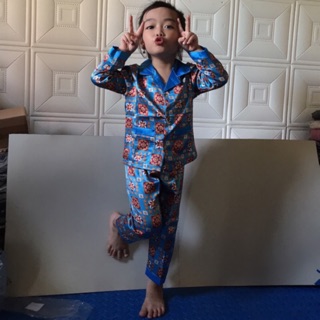 [KHOSỈ]bộ Pizama Bé Dài Tay Lụa Satin Loại 1 Quảng Châu Siêu Yêu Size 1-size8 (8KG-22KG)