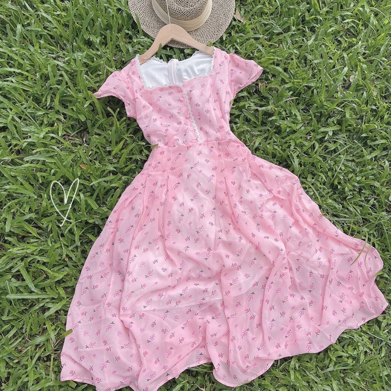 ĐẦM MIDI HỒNG VIỀN REN CỔ VUÔNG NÚT NGỰC