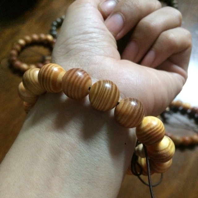 Vòng tay gỗ huyết long