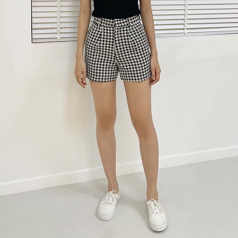 Andabove - Quần short lưng cao nữ xếp Li hoạ tiết Houndstooth - Houndstooth Pleated Shorts