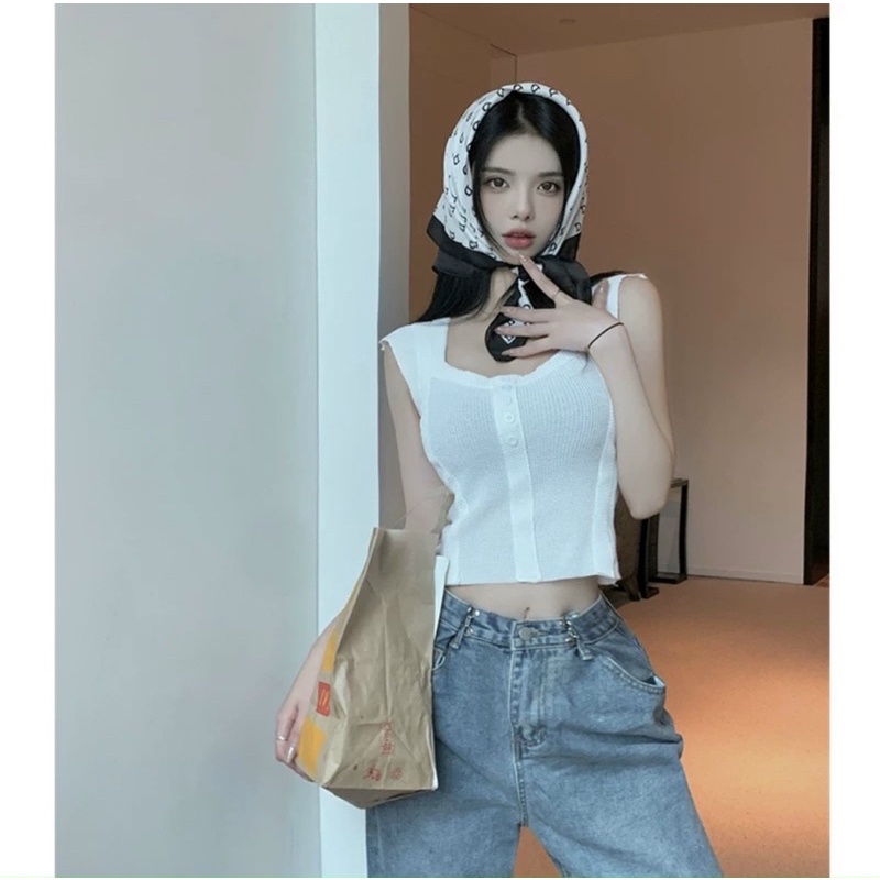 Áo Len sát nách cổ vuông khuy ngực