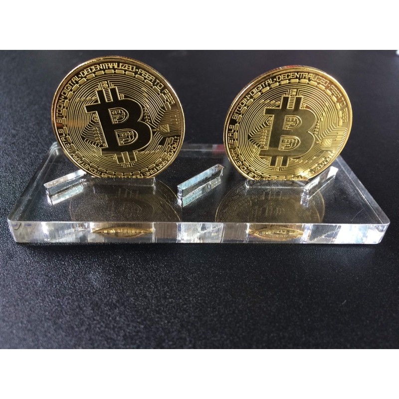 Bộ 2 đồng bitcoin kèm giá đỡ