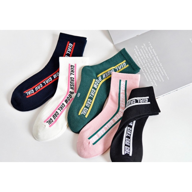 Vớ chữ GIRL CRUSH cổ lửng nam nữ phong cách trẻ trung, năng động.