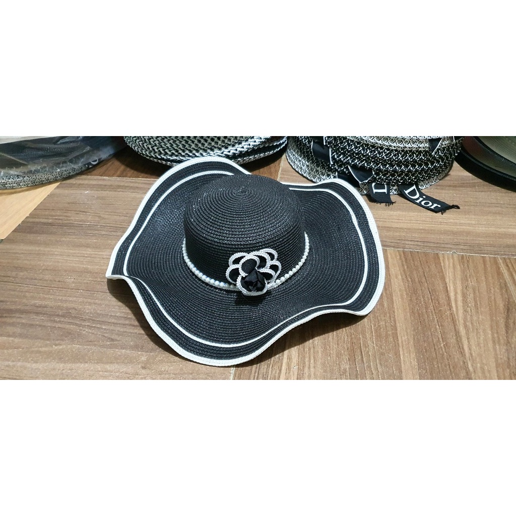 Mũ cói đi biển thời trang