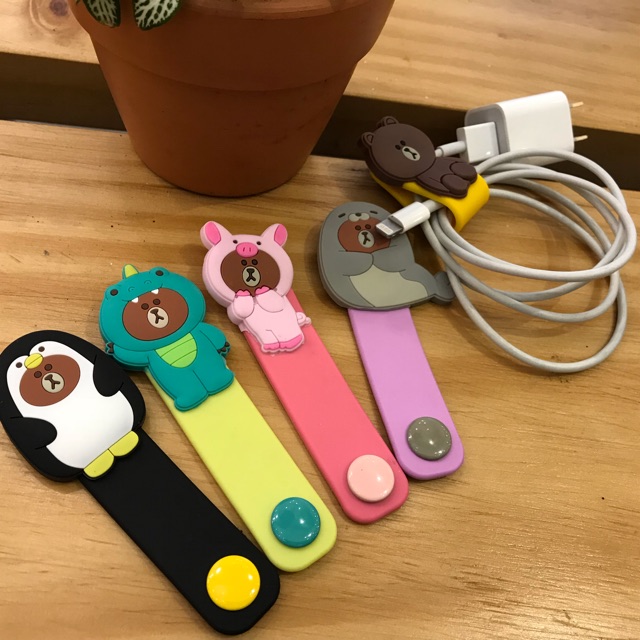 Kẹp sạc Brown Jungle | BigBuy360 - bigbuy360.vn