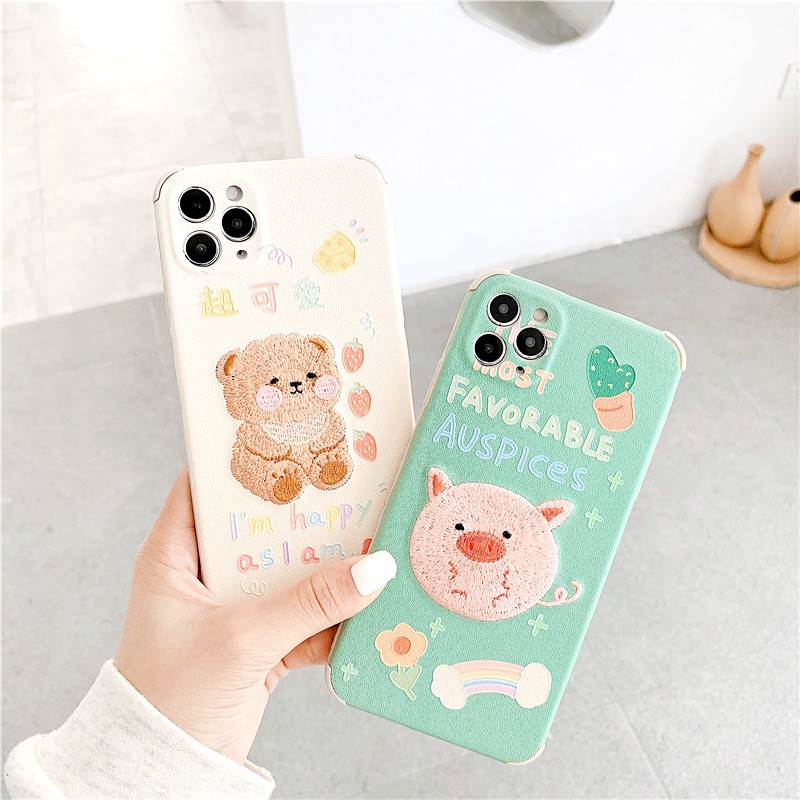 Ốp lưng iphone Bear & Pig thêu viền chống va đập 5/5s/6/6plus/6s/6splus/7/7plus/8/8plus/x/xs/11/12/pro/max/plus/promax