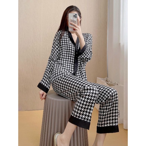 Bộ ngủ lụa mango cổ V xinh xắn