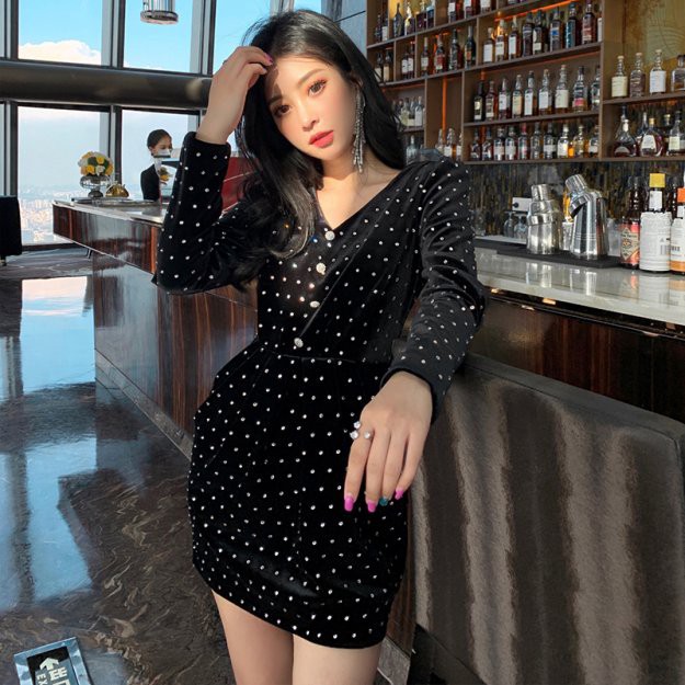 VÁY NHUNG ĐỎ VẠT CỔ NGỌC (V0984)