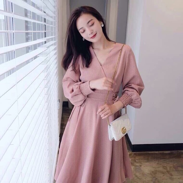 Đầm hồng tay bo dài Đan dây eo