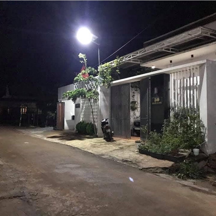 Đèn năng lượng mặt trời 400w phi thuyền, Đèn chiêu sáng ngoài trời sân vườn công suất siêu lớn Bảo hành 2 năm