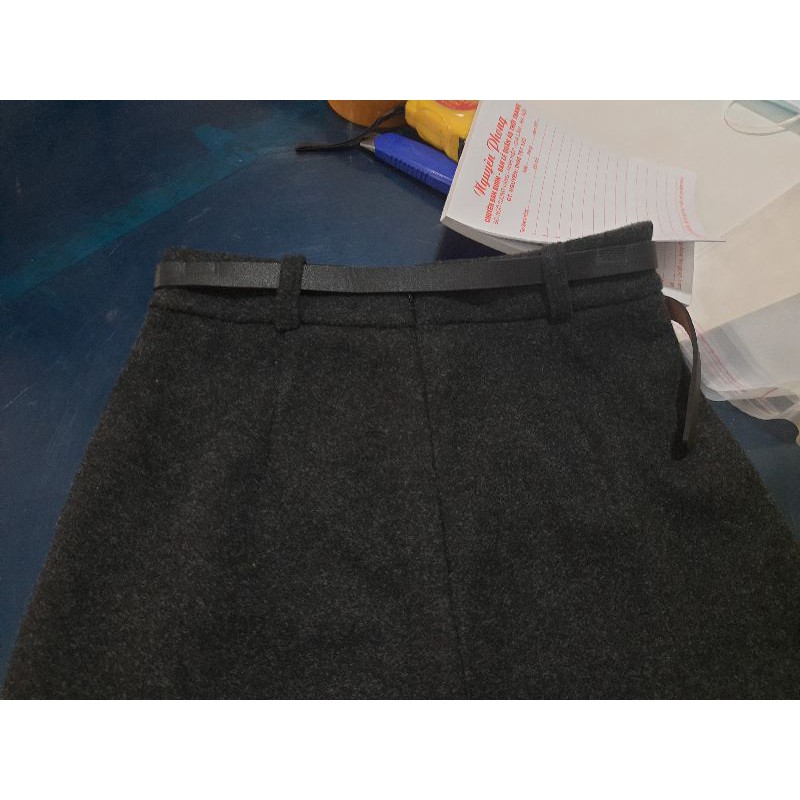 chân váy dạ xù xẻ trước | BigBuy360 - bigbuy360.vn