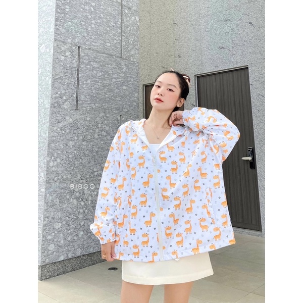 BIBOO - Áo khoác dù JACKET HỌA TIẾT hình HƯƠU CAO CỔ - GIRAFFE form rộng xinh xắn năng động