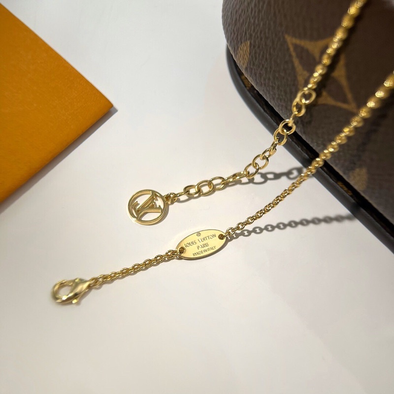 Dây chuyền nữ mặt LV đính đá cao cấp logo thương hiệu Louis Vuitton vòng cổ nữ mẫu mới 2022