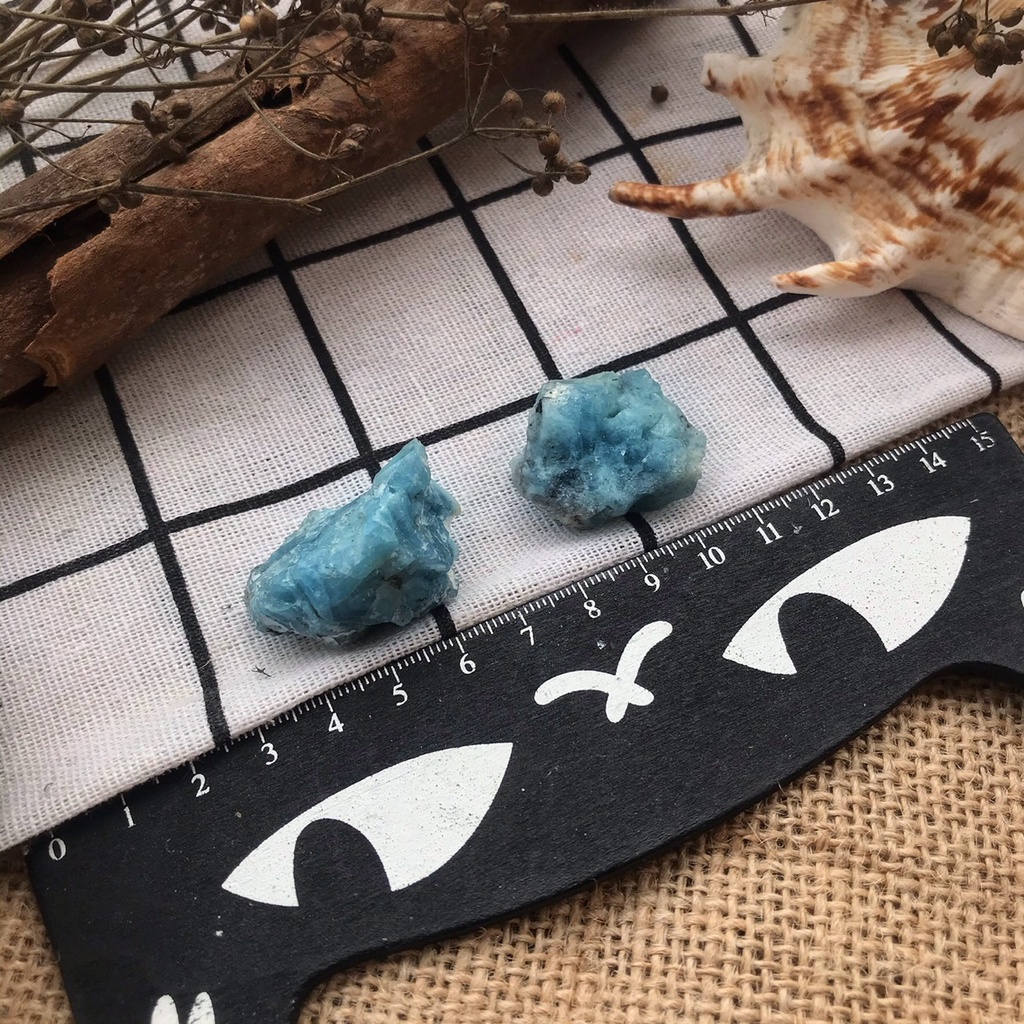 Đá màu xanh dương Aquamarine thô nhiều kích cỡ